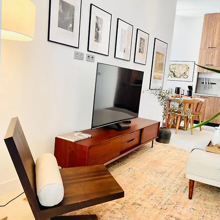 Carre Dorelegant 2 Br דירה *