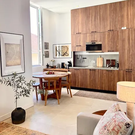 Carre Dorelegant 2 Br דירה *