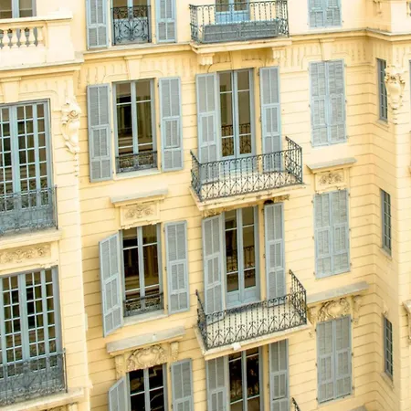 Carre Dorelegant 2 Br Apartamento Nice